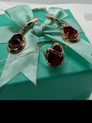 Ювелирный комплект Золото России 876788 вес 10.52 г золото, гранат 