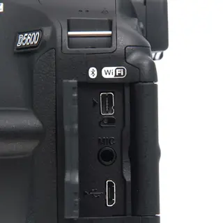 Цифровая зеркальная фотокамера Nikon D5600 18-140 VR