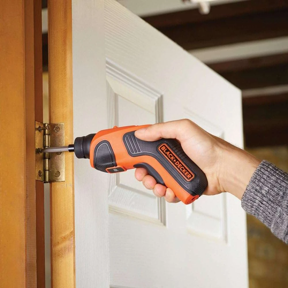 Аккумуляторная отвертка BLACK+DECKER Li-Ion 3.6B CS3651LC-QW  - фото 3