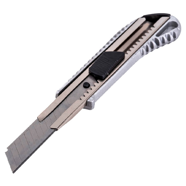 Нож с выдвижным лезвием Вихрь 18 мм, металлический корпус