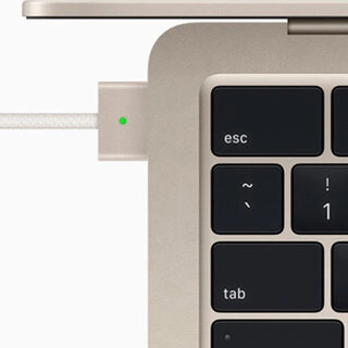 Ноутбук Apple MacBook Air 2022 M2 / 13,6" / 8GB / SSD 512GB / MacOS / Starlight / MLY23