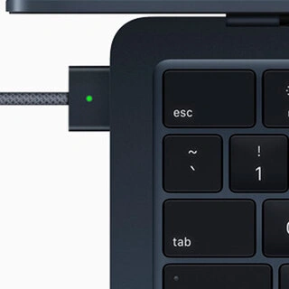 Ноутбук Apple MacBook Air 2022 M2 / 13,6" / 8GB / SSD 256GB / MacOS / Midnight / MLY33