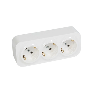 Розетка тройная с зк с зш Legrand Forix 16A 250В IP20 накладная белый 