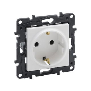 Розетка 2К+З Niloe Step 16А 250 В винт. клеммы Белый 