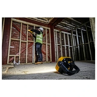 Фонарь светодиодный аккумуляторный DeWALT DCL077-XJ 