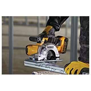 Пила дисковая аккумуляторная DeWALT DCS373N-XJ - фото 3