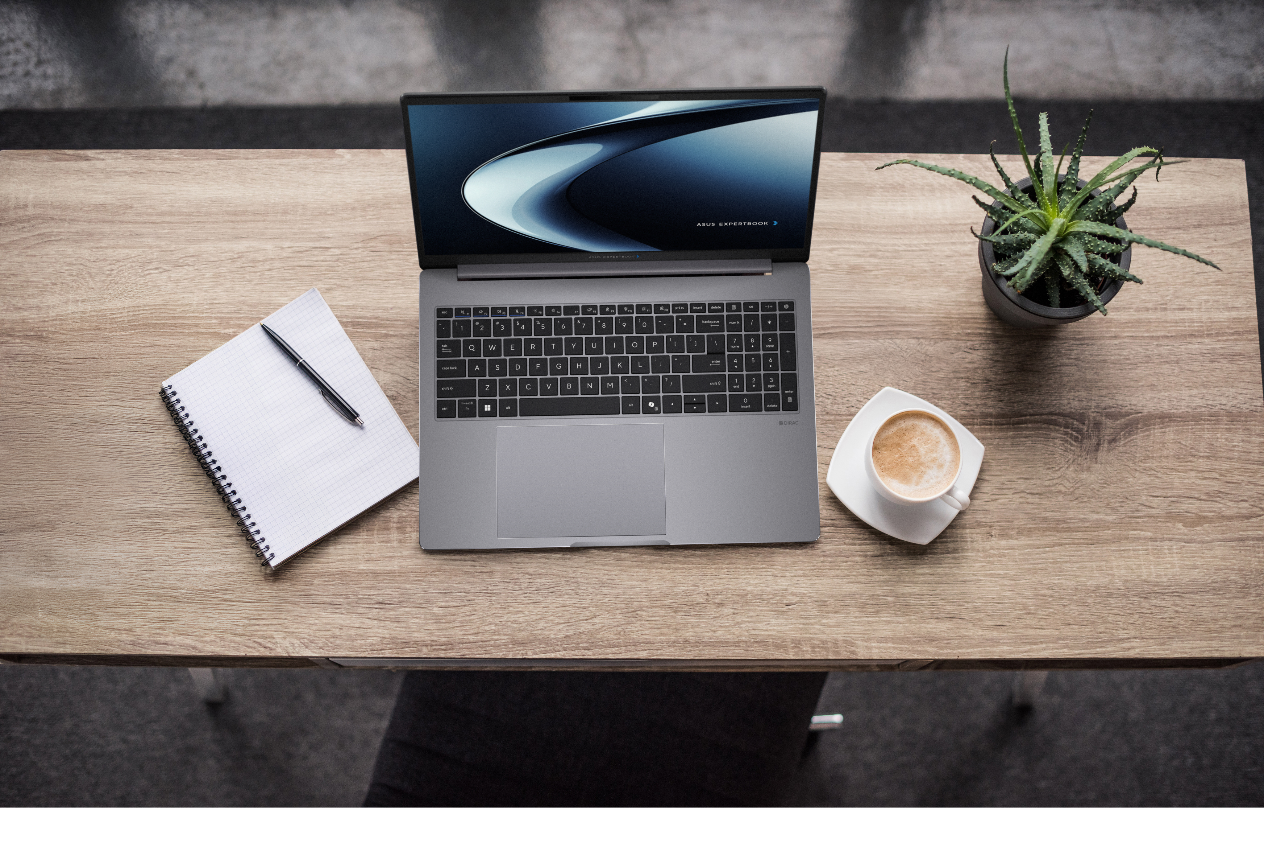 ASUS ExpertBook P5 G2 в рабочей обстановке
