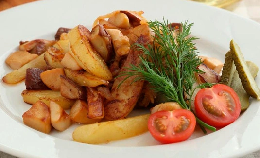 Жареная картошка с грибами и луком