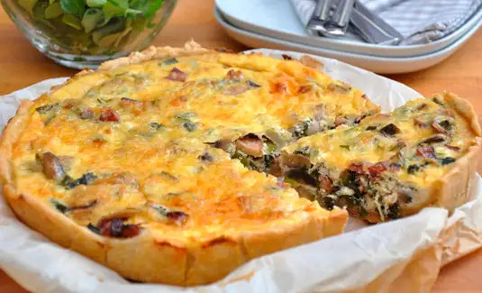 Пирог с грибами и сыром