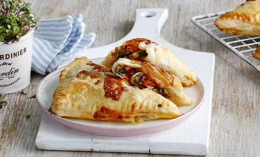 Рецепт слоеного пирожка с грибами