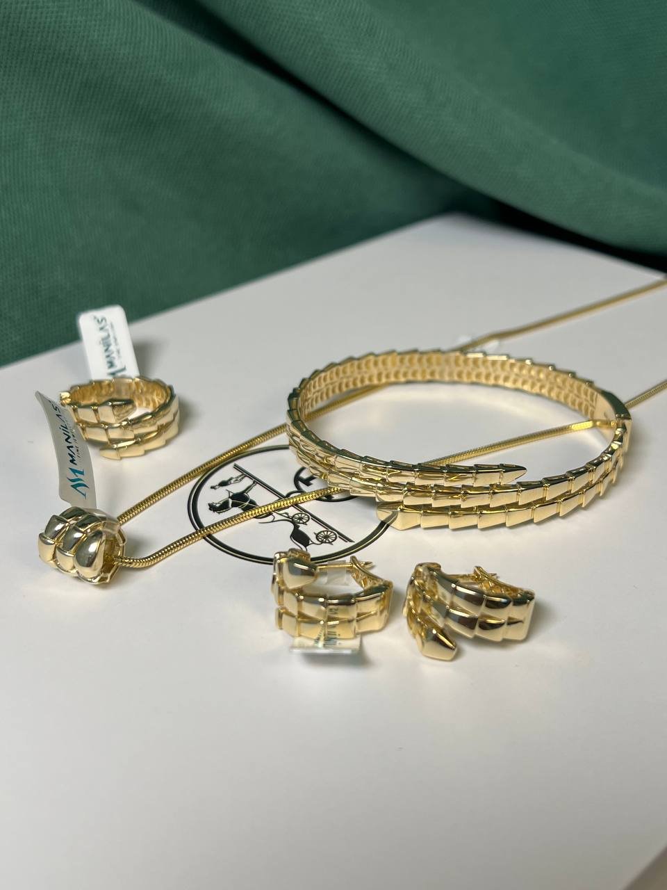 MANILAS GOLD 157 вес 30.66 г золото, без вставок купить,NaN
