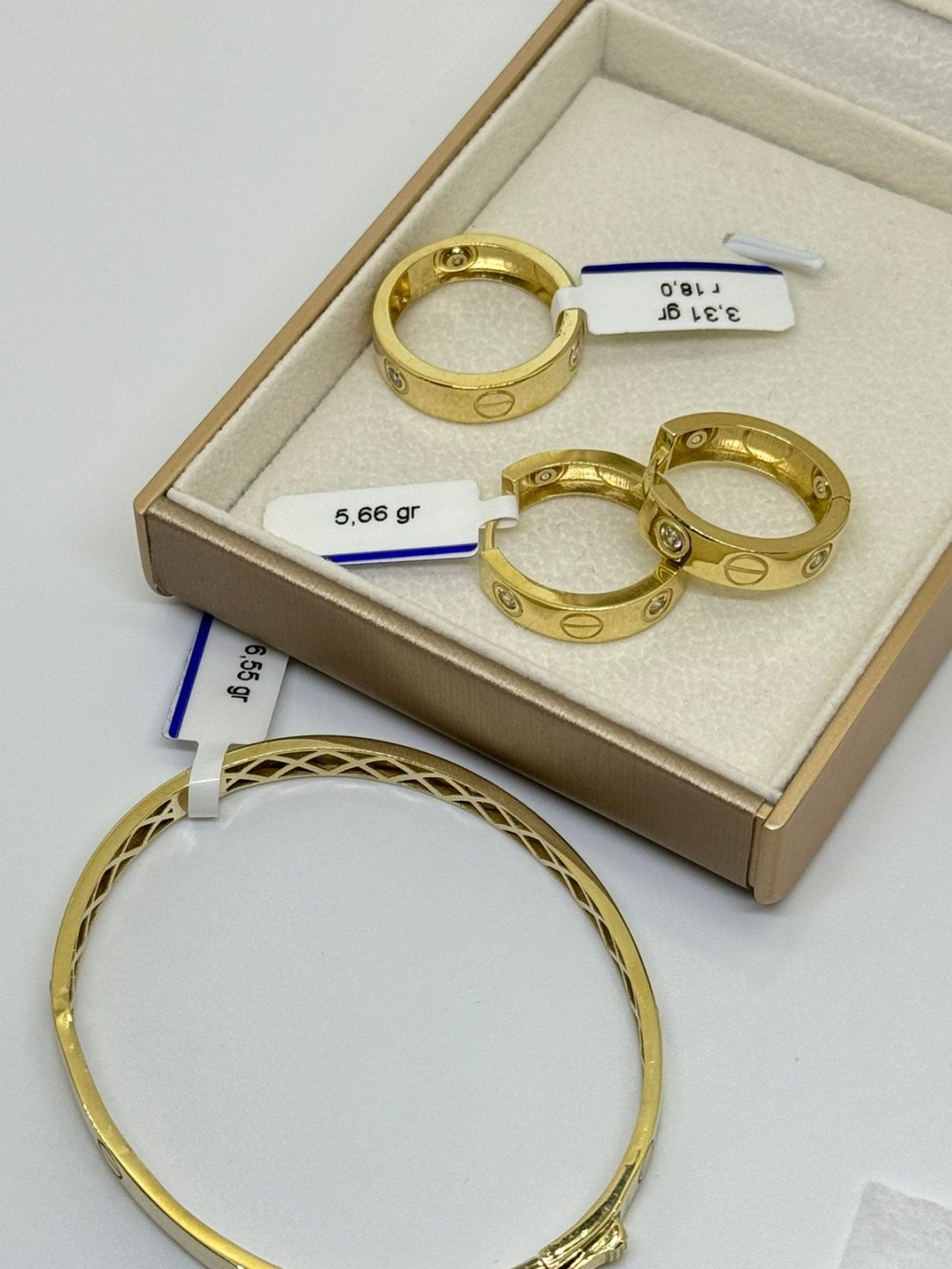 Exclusive Italy 4567 вес 15.52 г золото, без вставок купить,NaN