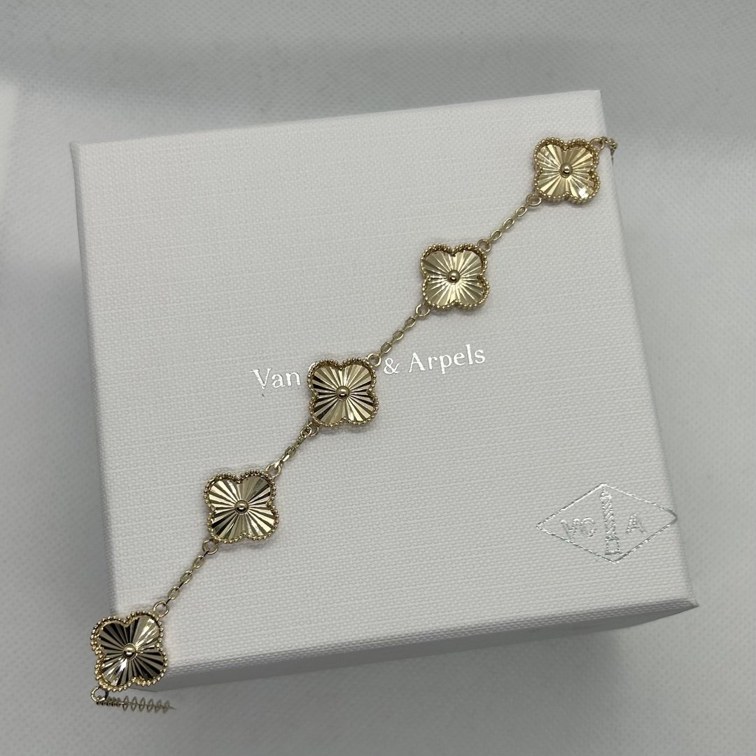 Браслет MANILAS GOLD ВанКлиф длина 19.5 см, вес 8.6 г золото, плетение якорное купить,NaN