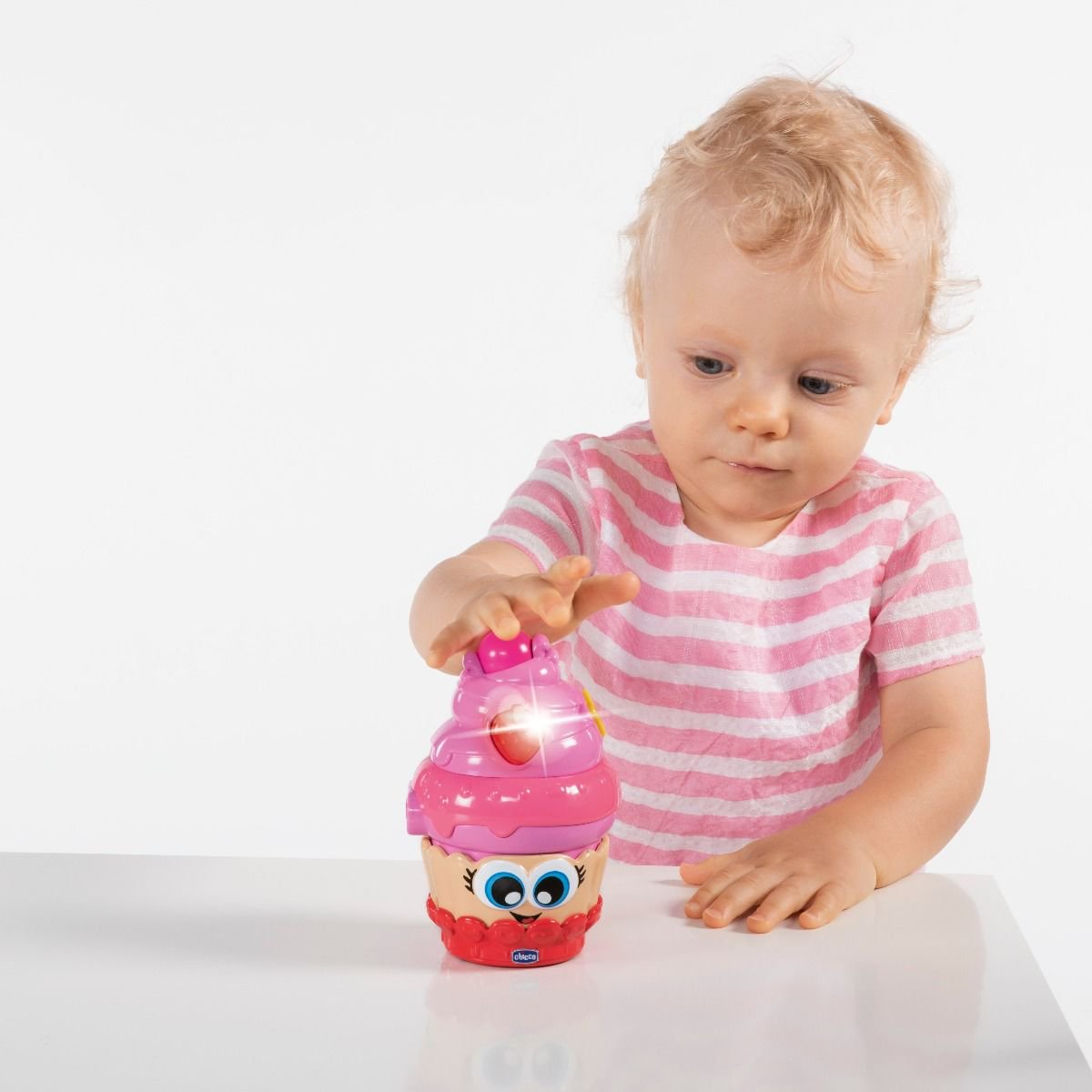 Игрушка развивающая Chicco Пирожное - ForteMarket Игрушка развивающая Chicco Пирожное купить,0