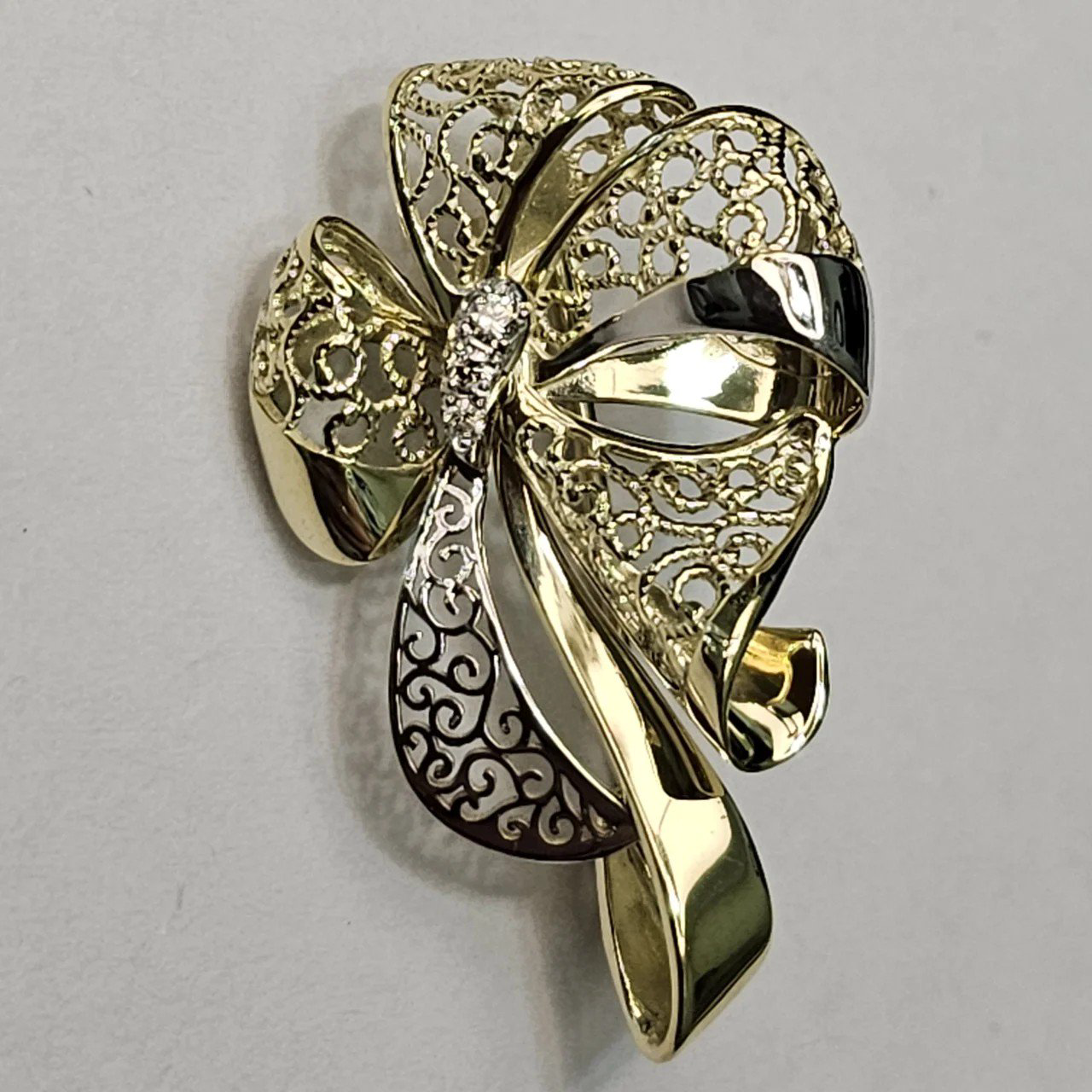 Брошь Deimantas 108709520 2,46гр 0,042ct. купить,NaN