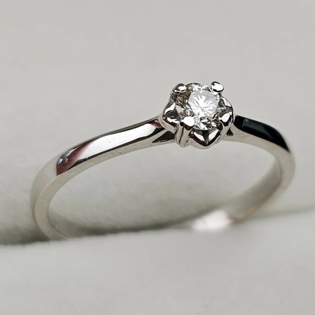 Кольцо Deimantas 108709330 17р 1,5гр 0,10ct. купить,NaN