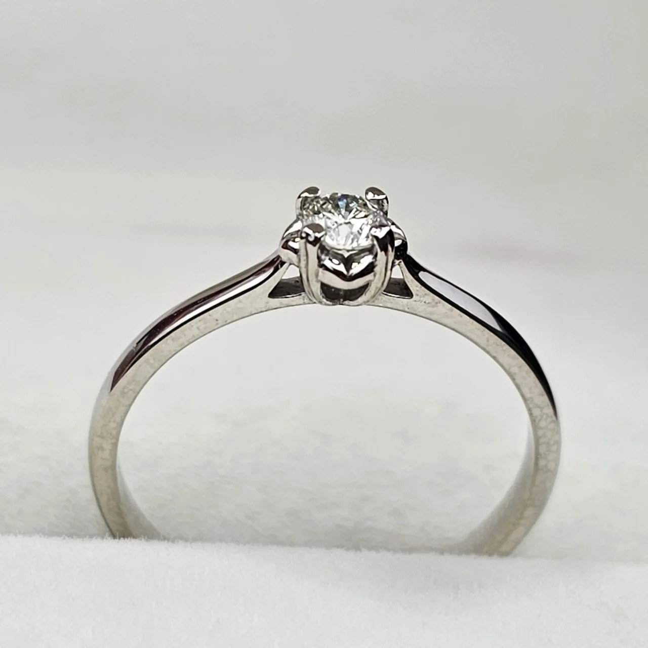 Кольцо Deimantas 108709330 17р 1,5гр 0,10ct. купить,NaN