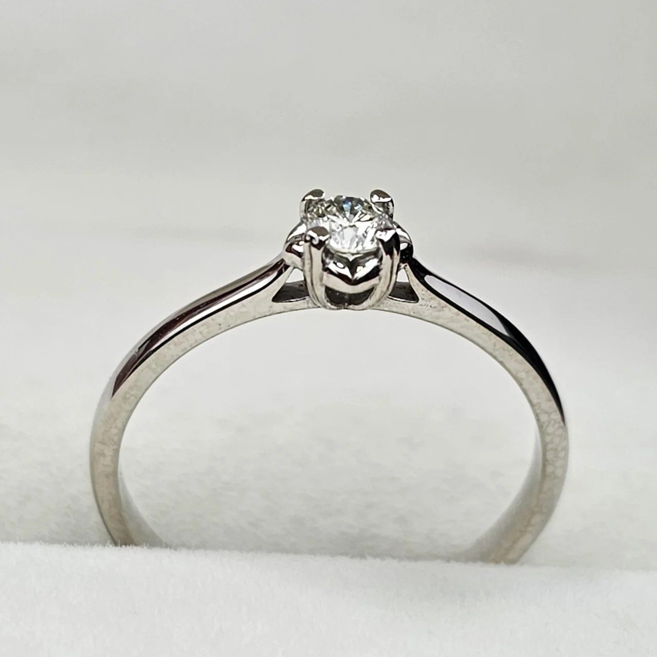 Кольцо Deimantas 108709330 17р 1,5гр 0,10ct. купить,NaN