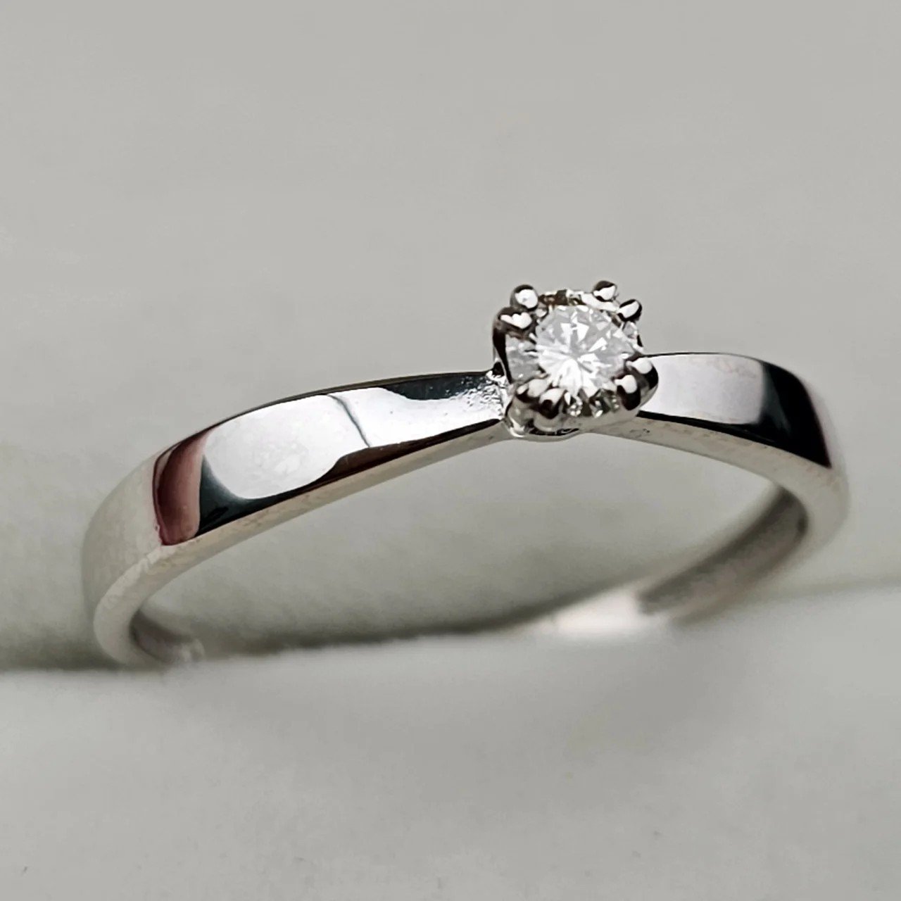 Кольцо Deimantas 108709296 16,5р 1,32гр 0,10ct. купить,NaN