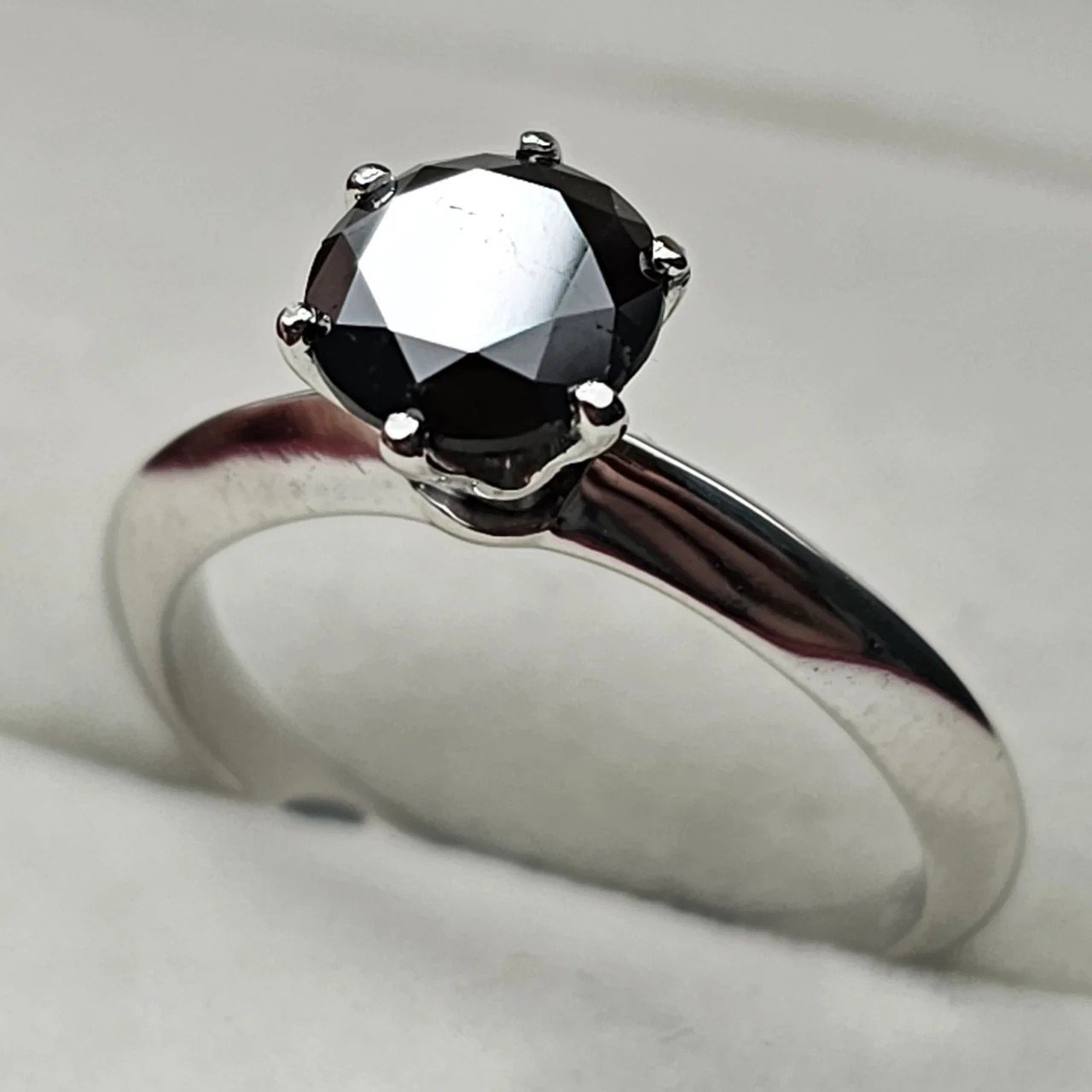 Кольцо Deimantas 108826821 16,5р 2,72гр 1,24ct. купить,NaN