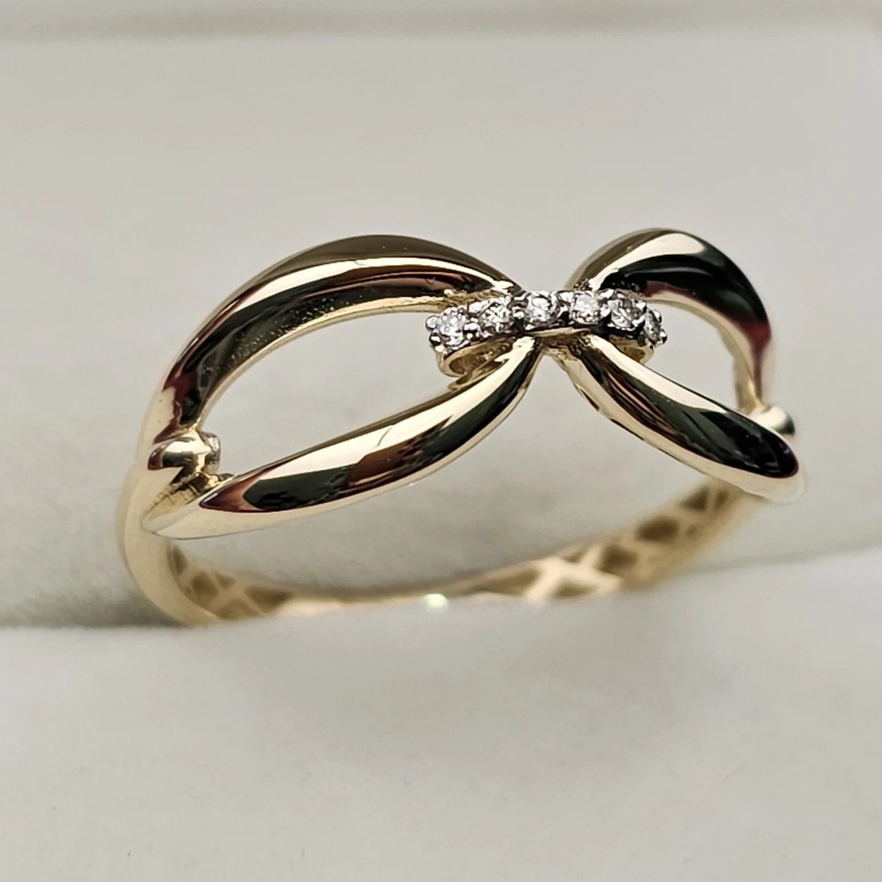 Кольцо Deimantas 108800632 18,5р 1,63гр 0,024ct. купить,NaN