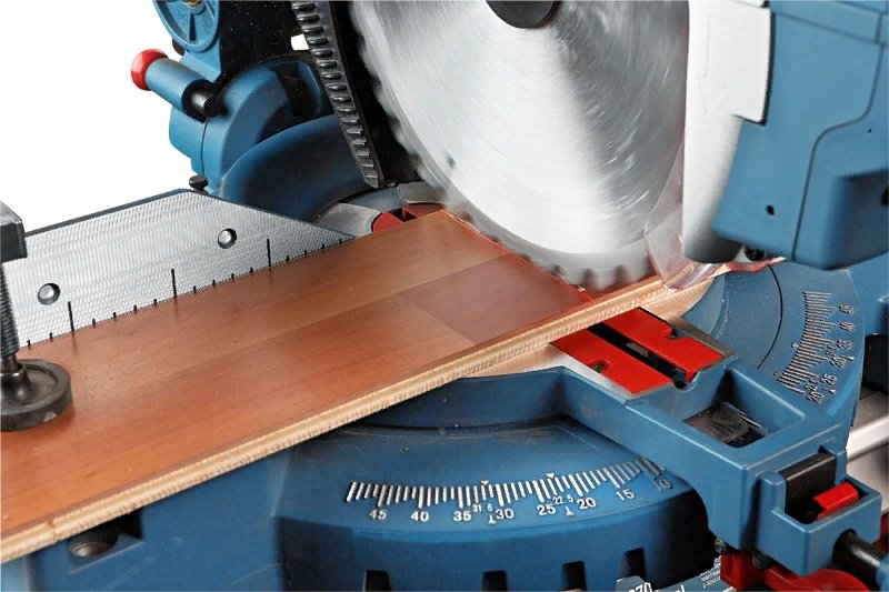 Пила торцовочная Bosch GTM 12 JL Professional