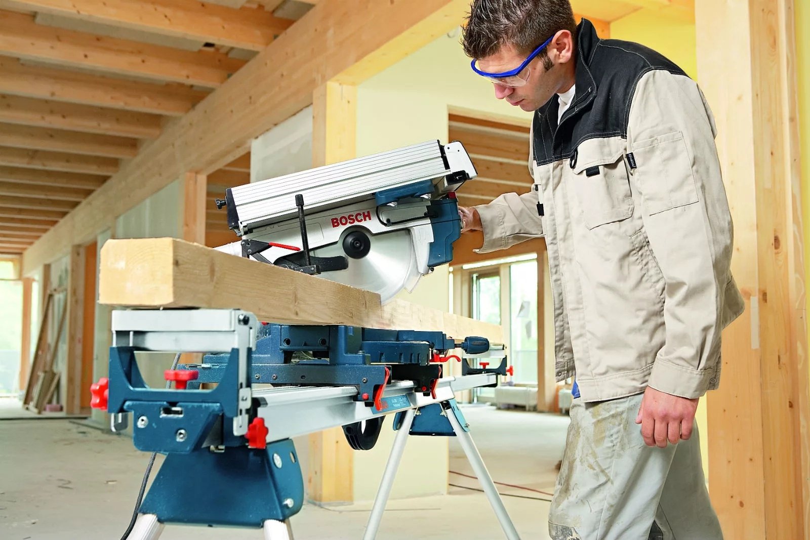Пила торцовочная Bosch GTM 12 JL Professional