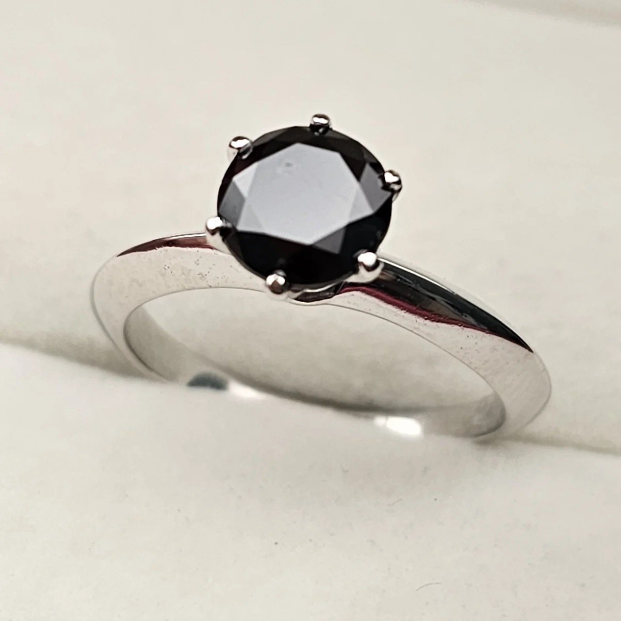 Кольцо Deimantas 108826801 16,5р 2,83гр 1,3ct. купить,NaN