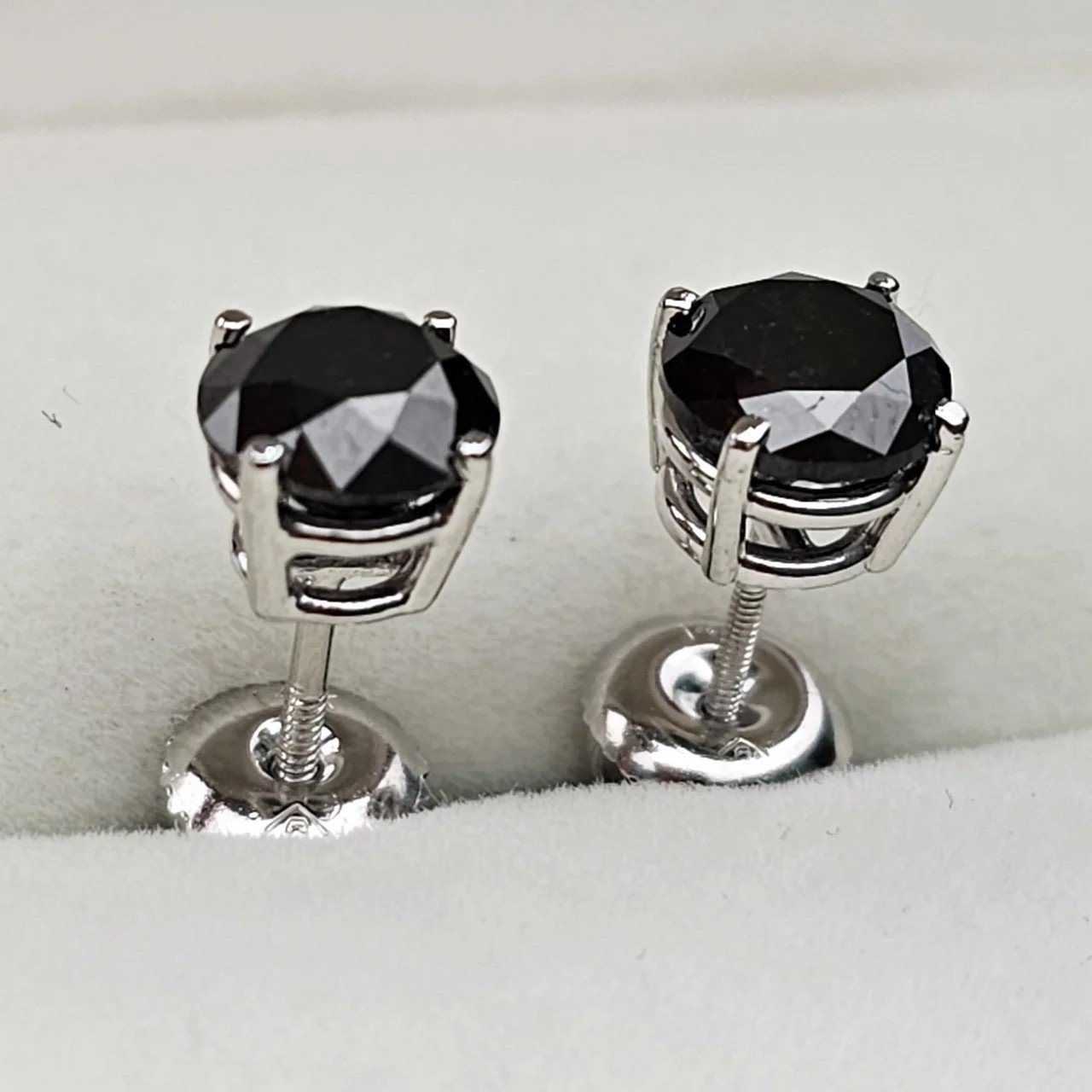 Серьги Deimantas 108826827 1,71гр 2,53ct. купить,NaN