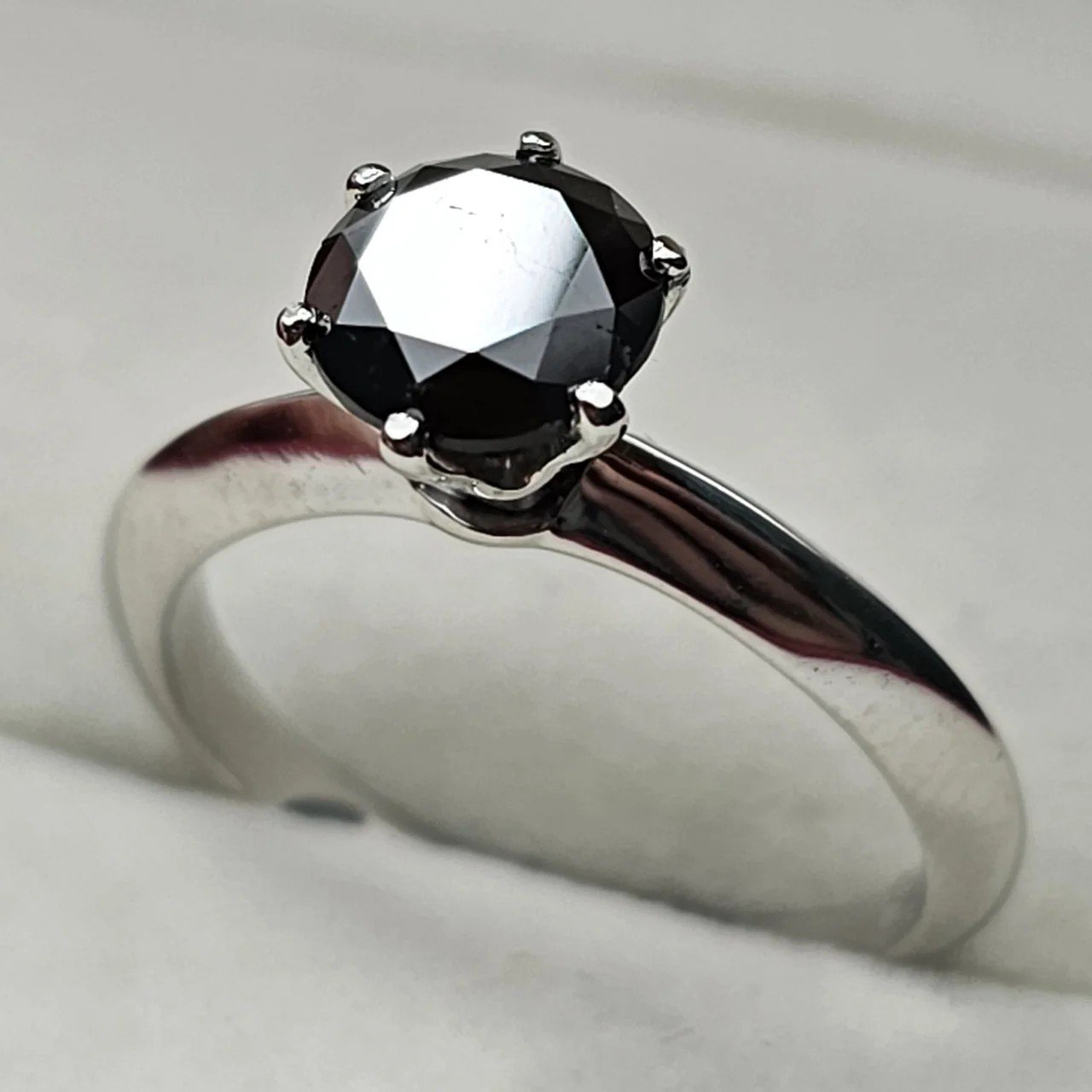 Кольцо Deimantas 108826810 17р 2,74гр 1,4ct. купить,NaN