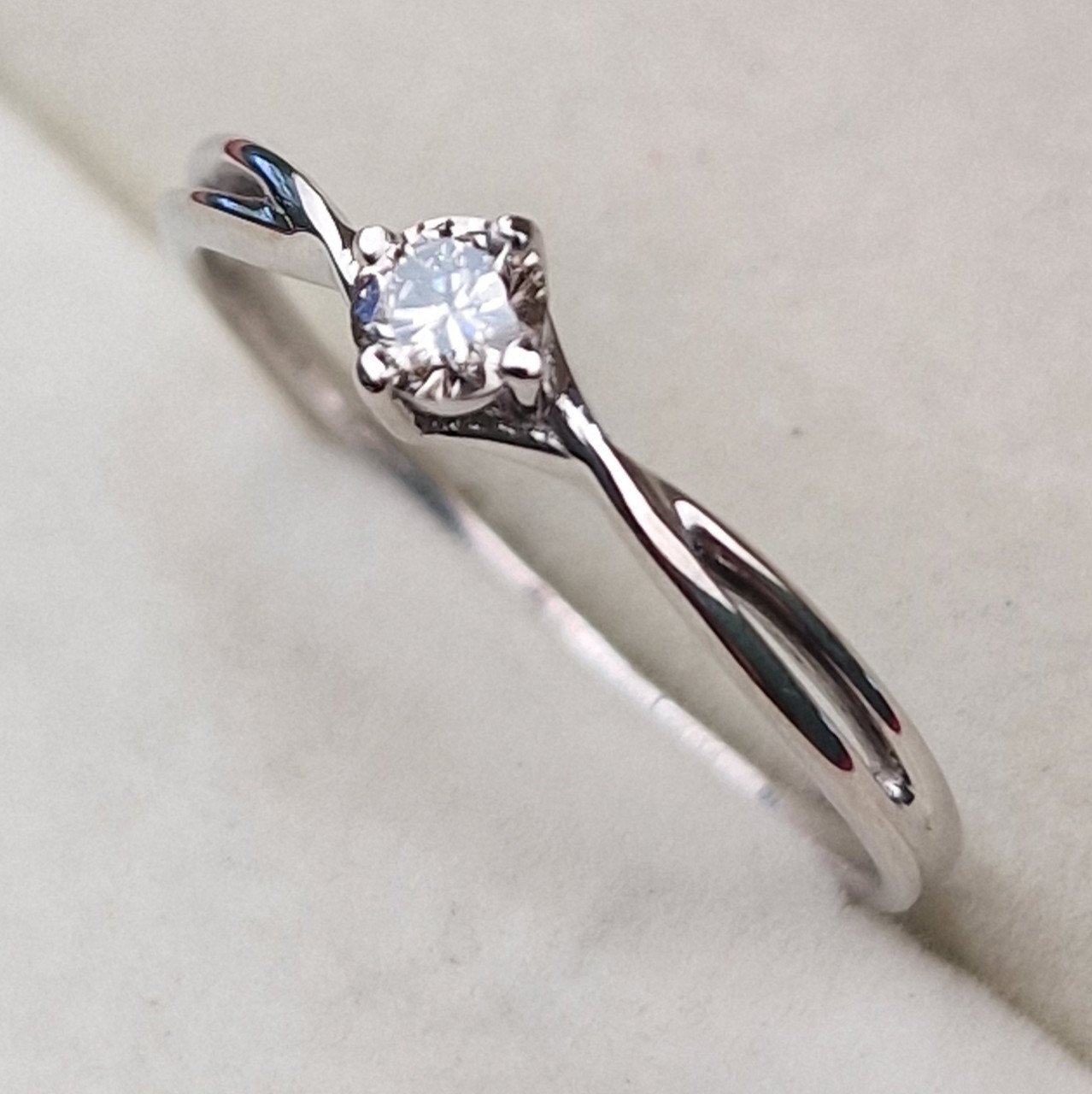 Кольцо Deimantas 101933219 18р 1,48гр 0,17ct. купить,NaN