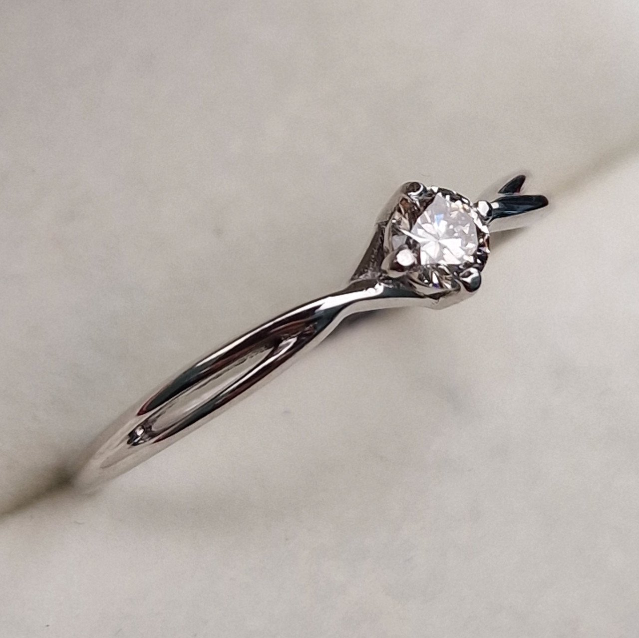 Кольцо Deimantas 101933219 18р 1,48гр 0,17ct. купить,NaN