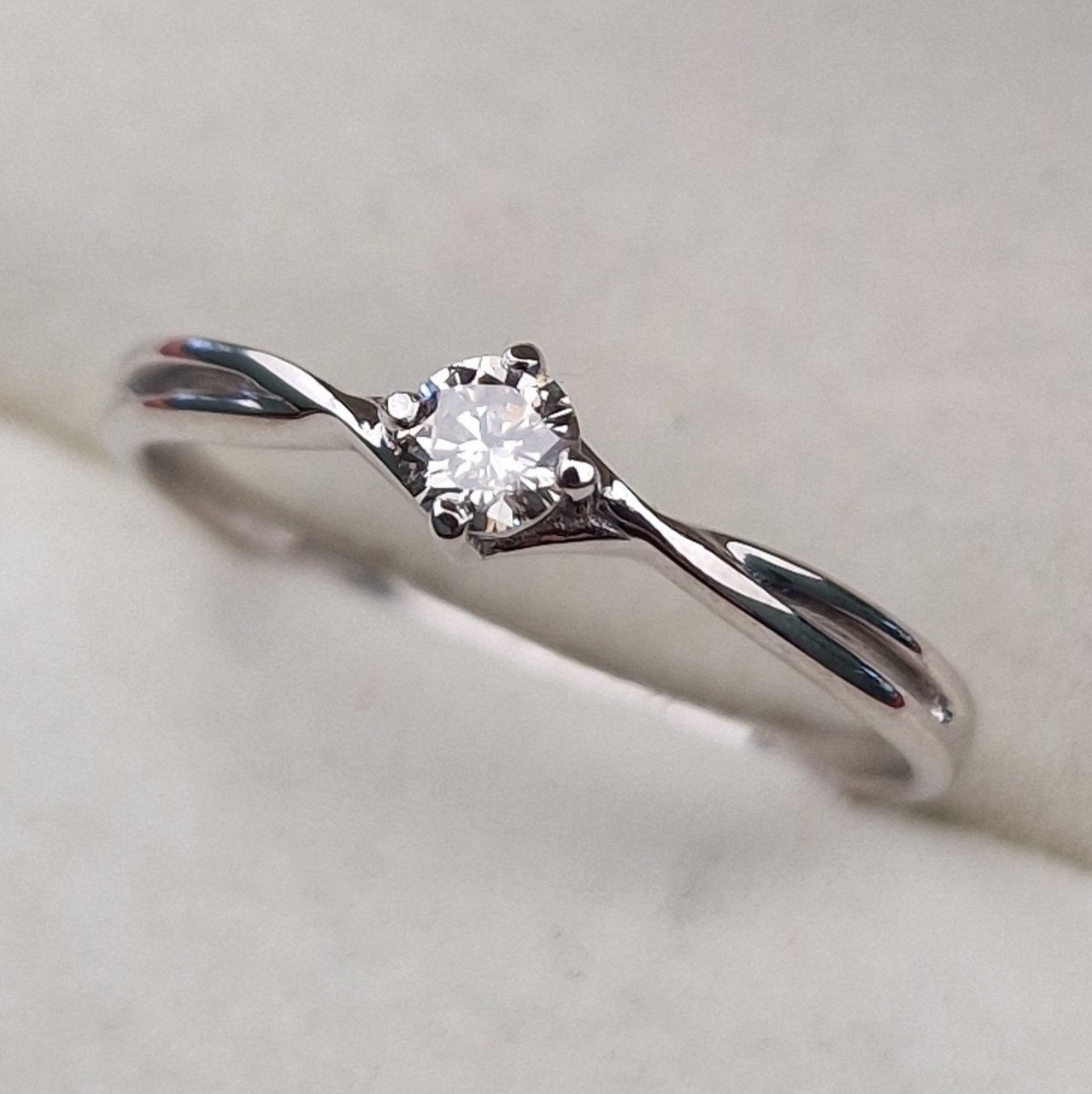 Кольцо Deimantas 101933219 18р 1,48гр 0,17ct. купить,NaN