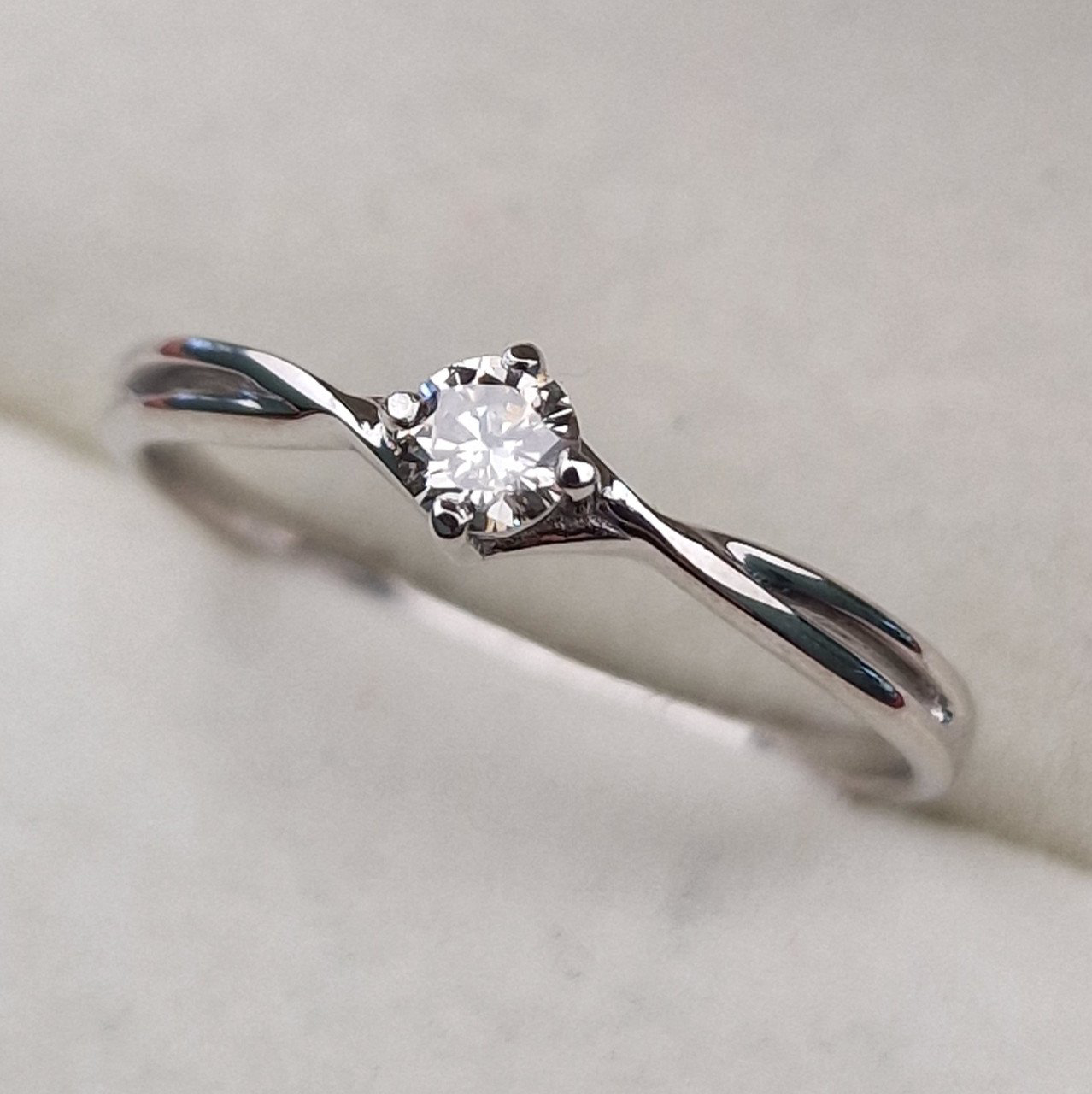 Кольцо Deimantas 101933219 18р 1,48гр 0,17ct. купить,NaN