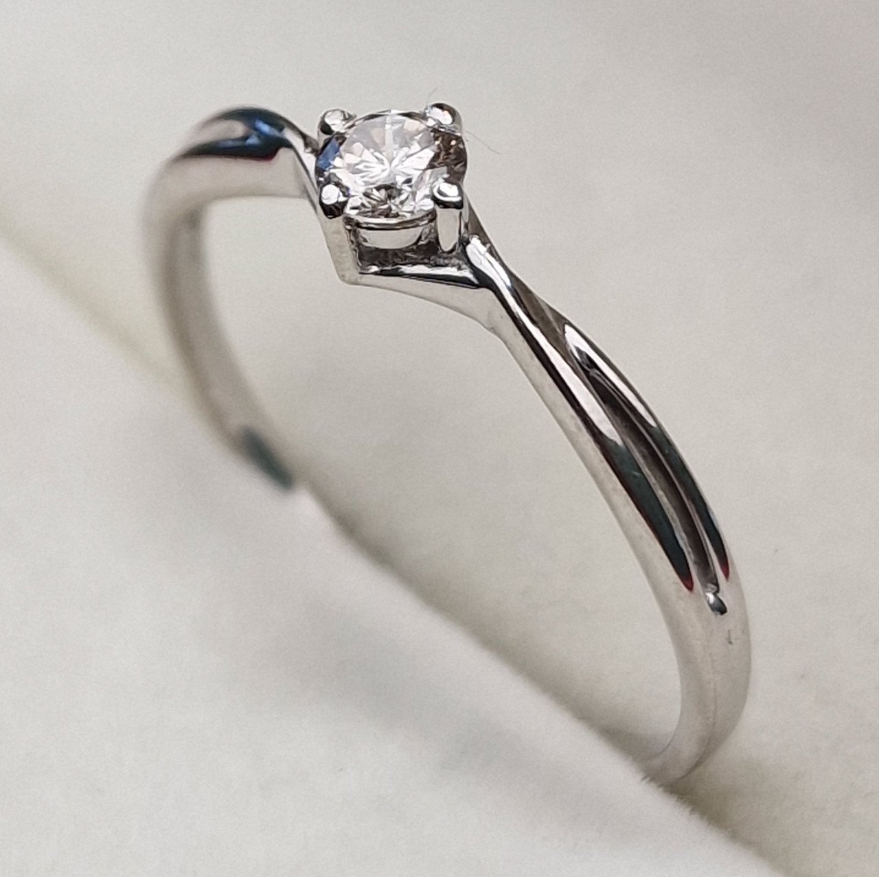 Кольцо Deimantas 101933219 18р 1,48гр 0,17ct. купить,NaN