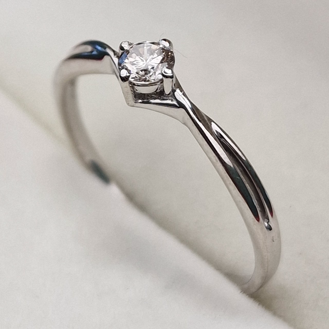 Кольцо Deimantas 101933219 18р 1,48гр 0,17ct. купить,NaN