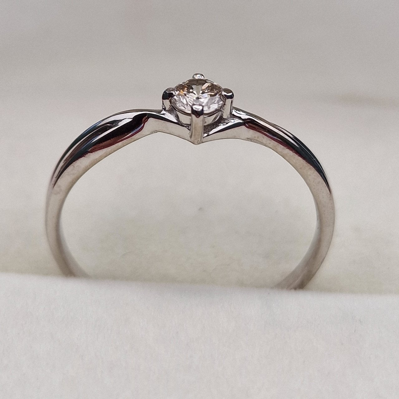 Кольцо Deimantas 101933219 18р 1,48гр 0,17ct. купить,NaN