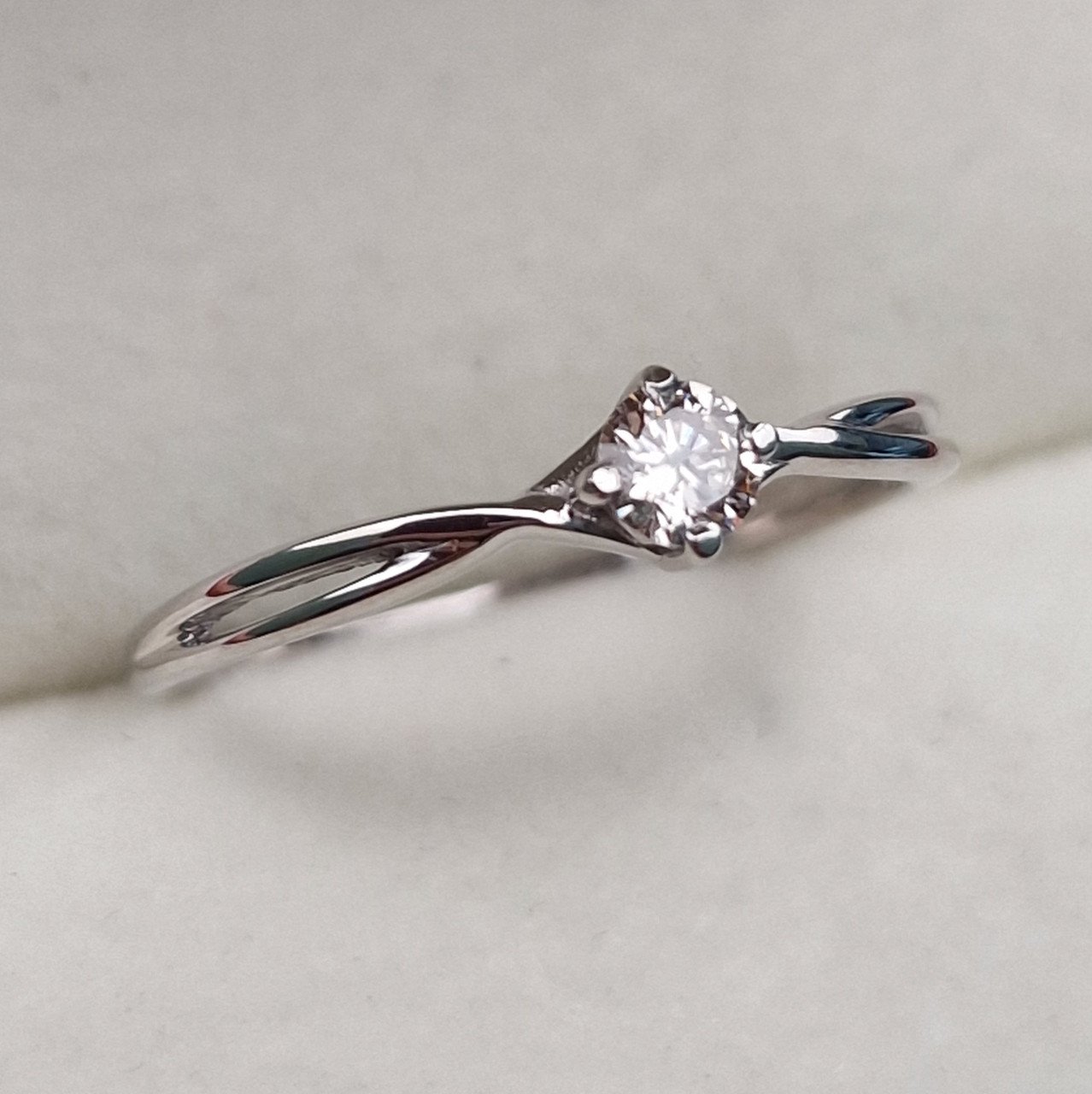 Кольцо Deimantas 101933219 18р 1,48гр 0,17ct. купить,NaN