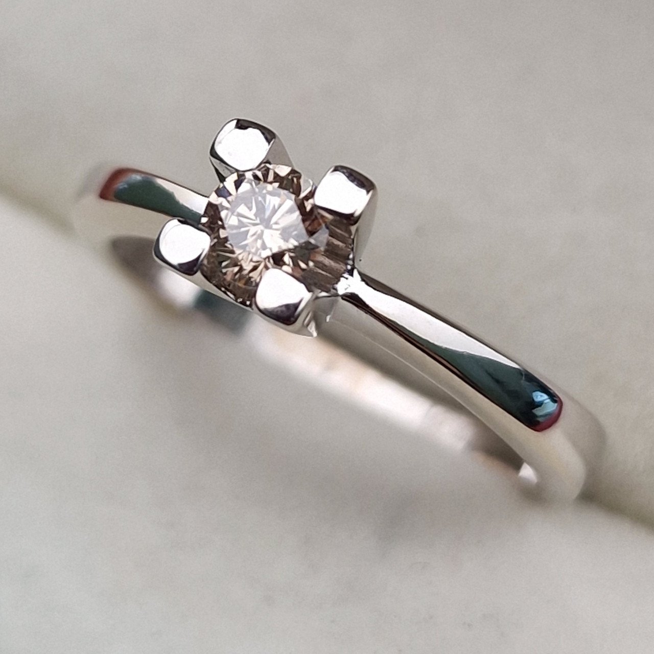 Кольцо Deimantas 101933243 17р 2,85гр 0,23ct. купить,NaN