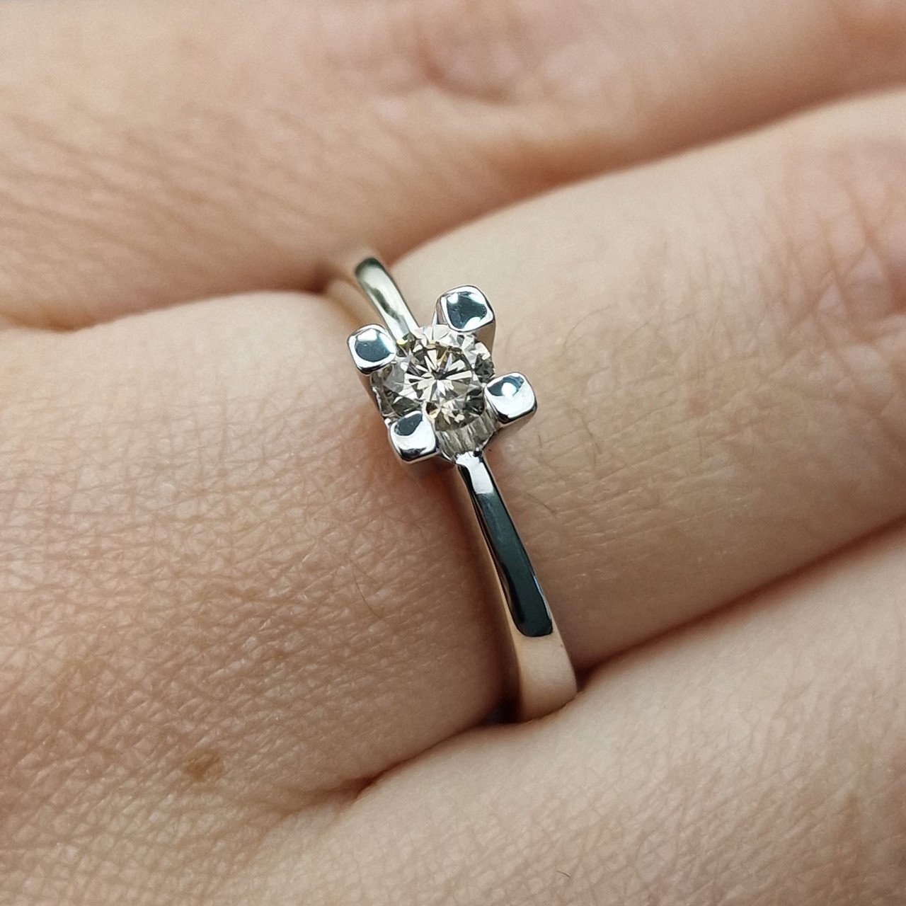 Кольцо Deimantas 101933243 17р 2,85гр 0,23ct. купить,NaN