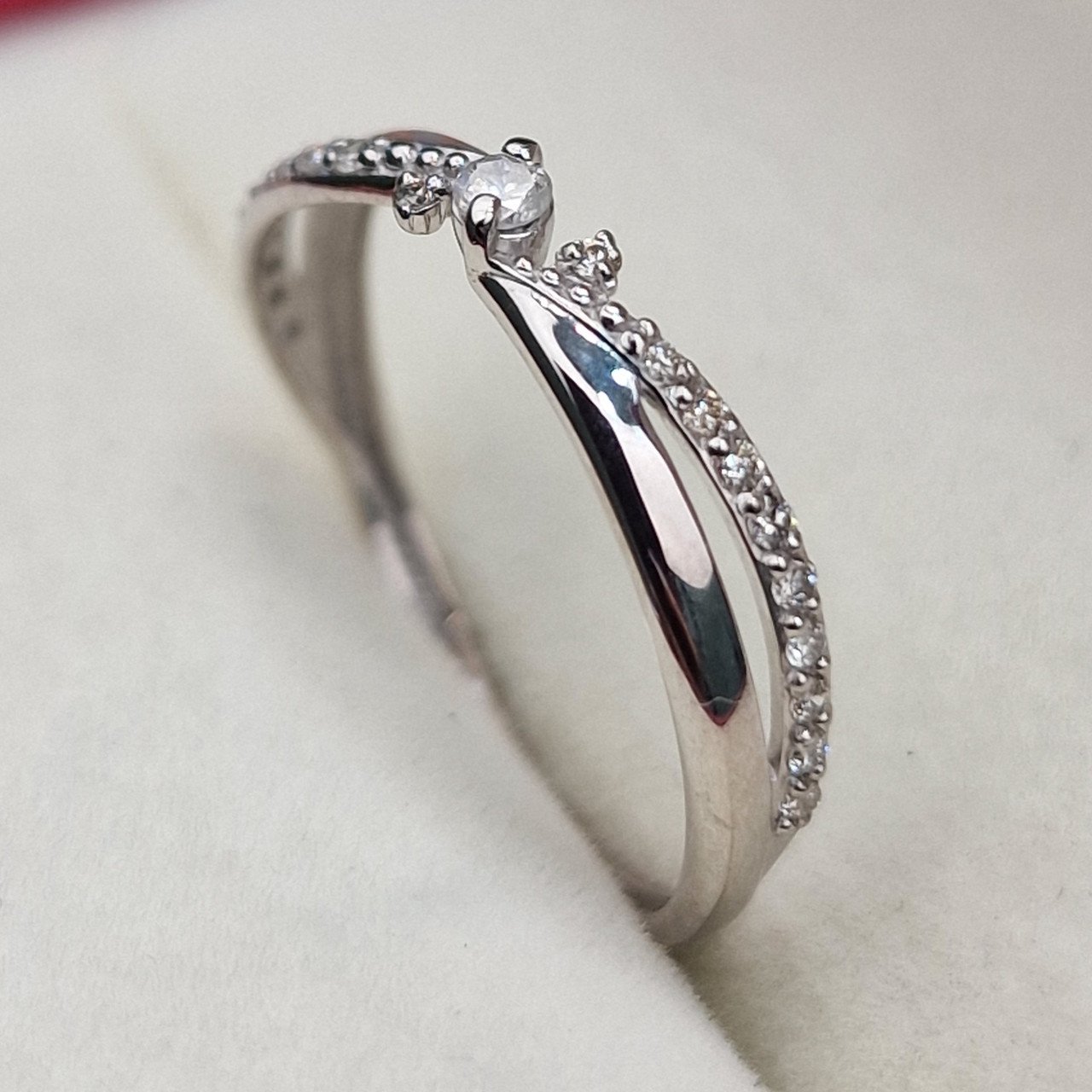 Кольцо Deimantas 101933249 16,5р 0,88гр 0,131ct. купить,NaN