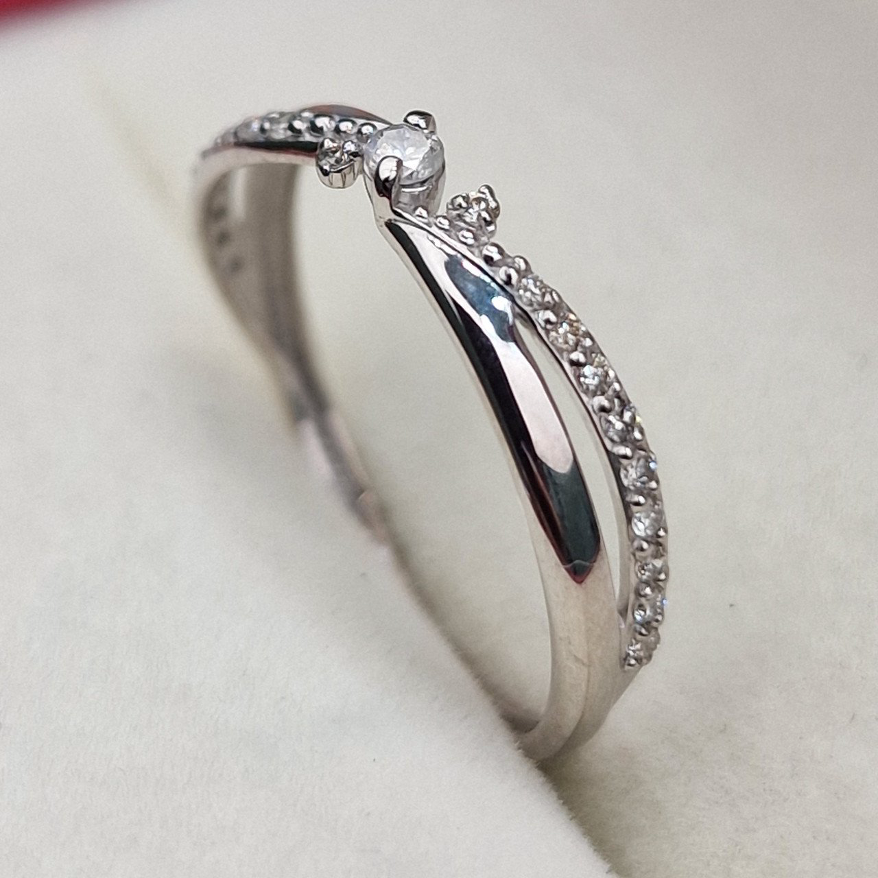 Кольцо Deimantas 101933249 16,5р 0,88гр 0,131ct. купить,NaN