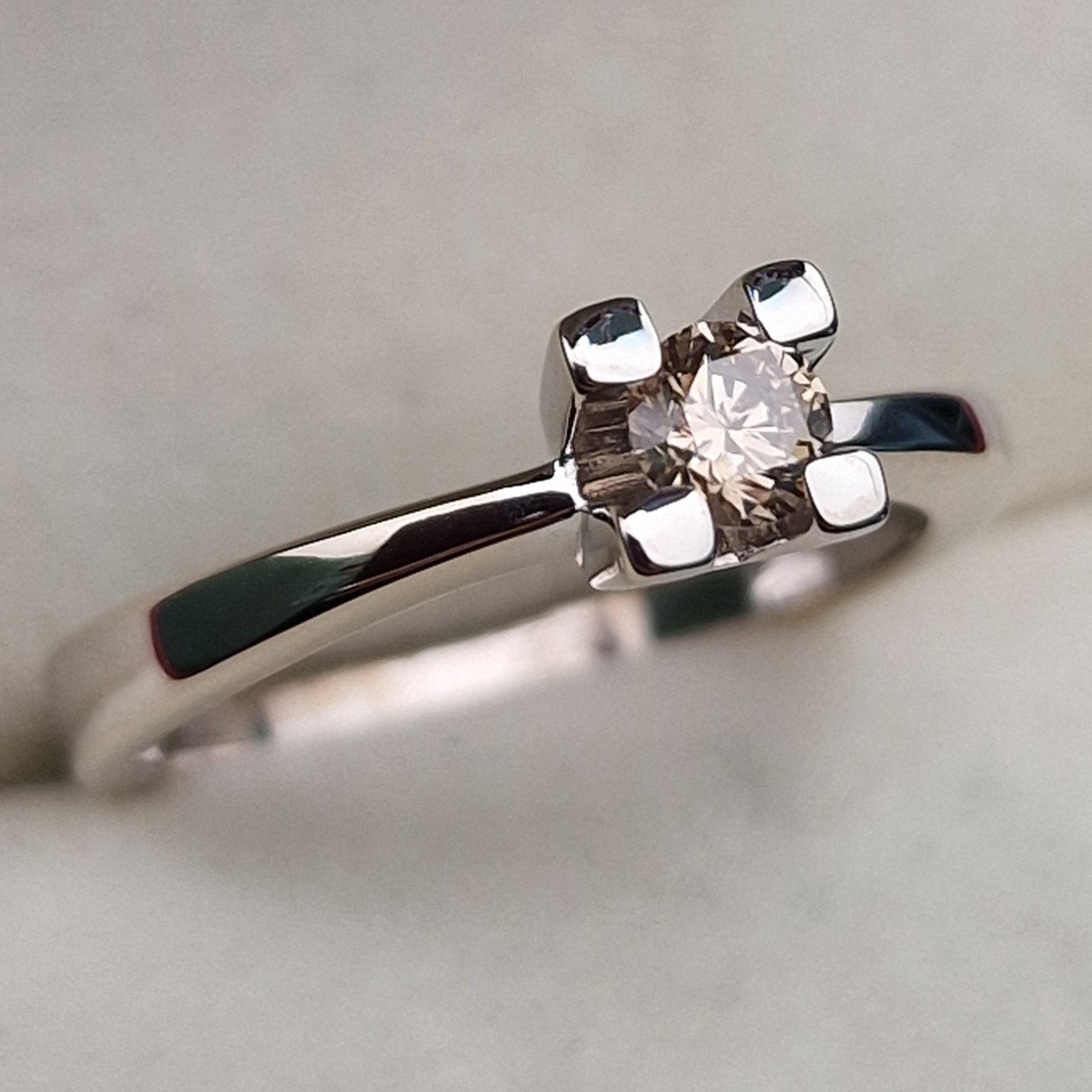 Кольцо Deimantas 101933243 17р 2,85гр 0,23ct. купить,NaN