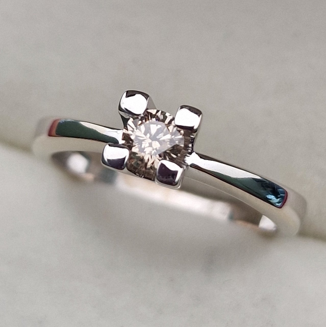 Кольцо Deimantas 101933243 17р 2,85гр 0,23ct. купить,NaN