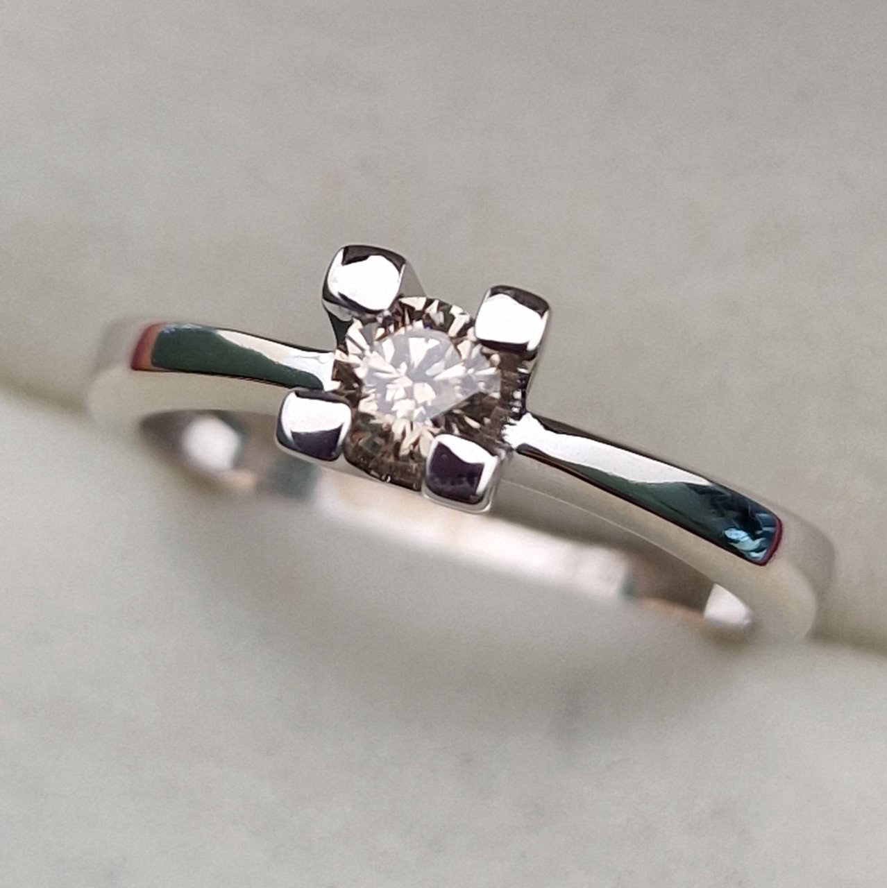Кольцо Deimantas 101933243 17р 2,85гр 0,23ct. купить,NaN