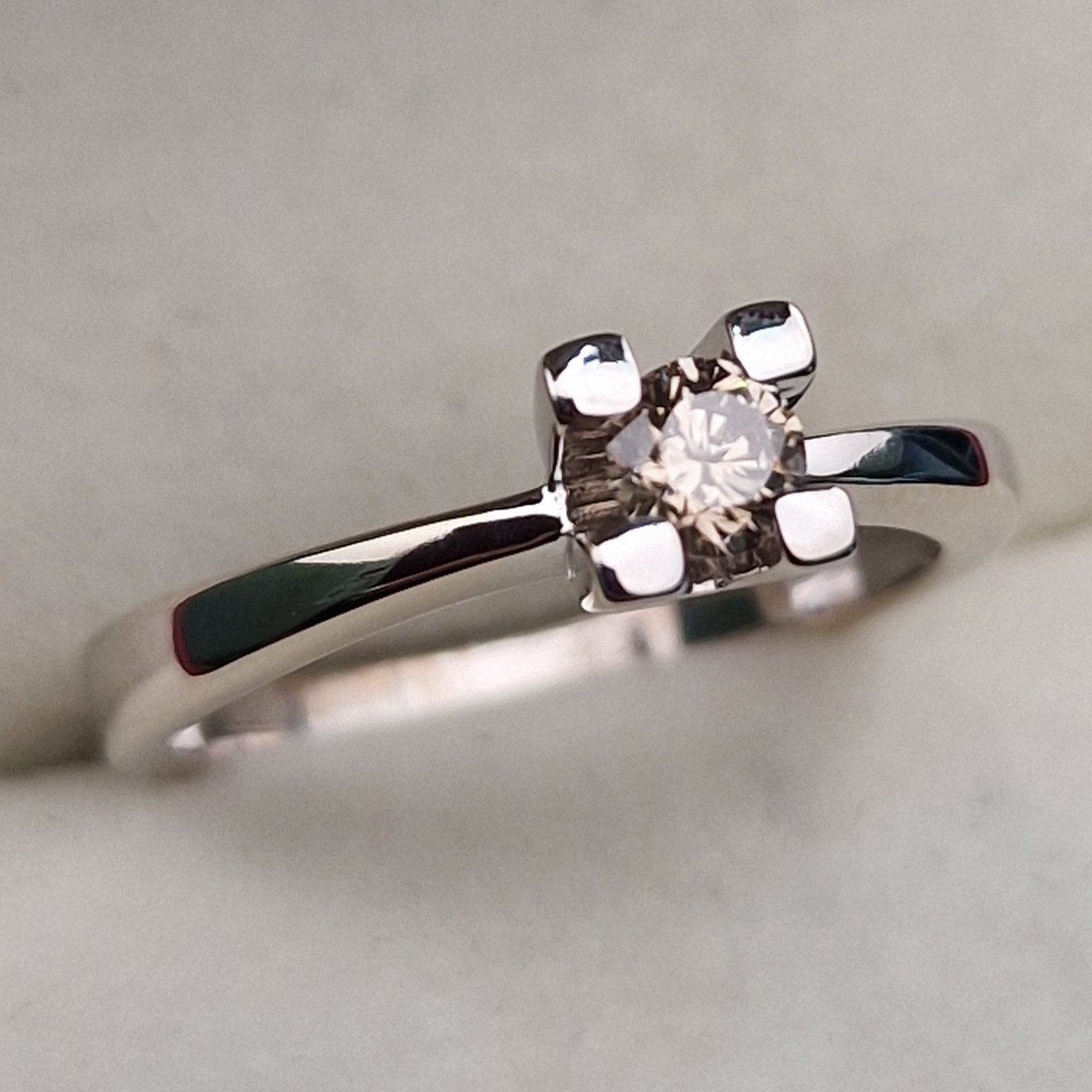 Кольцо Deimantas 101933243 17р 2,85гр 0,23ct. купить,NaN