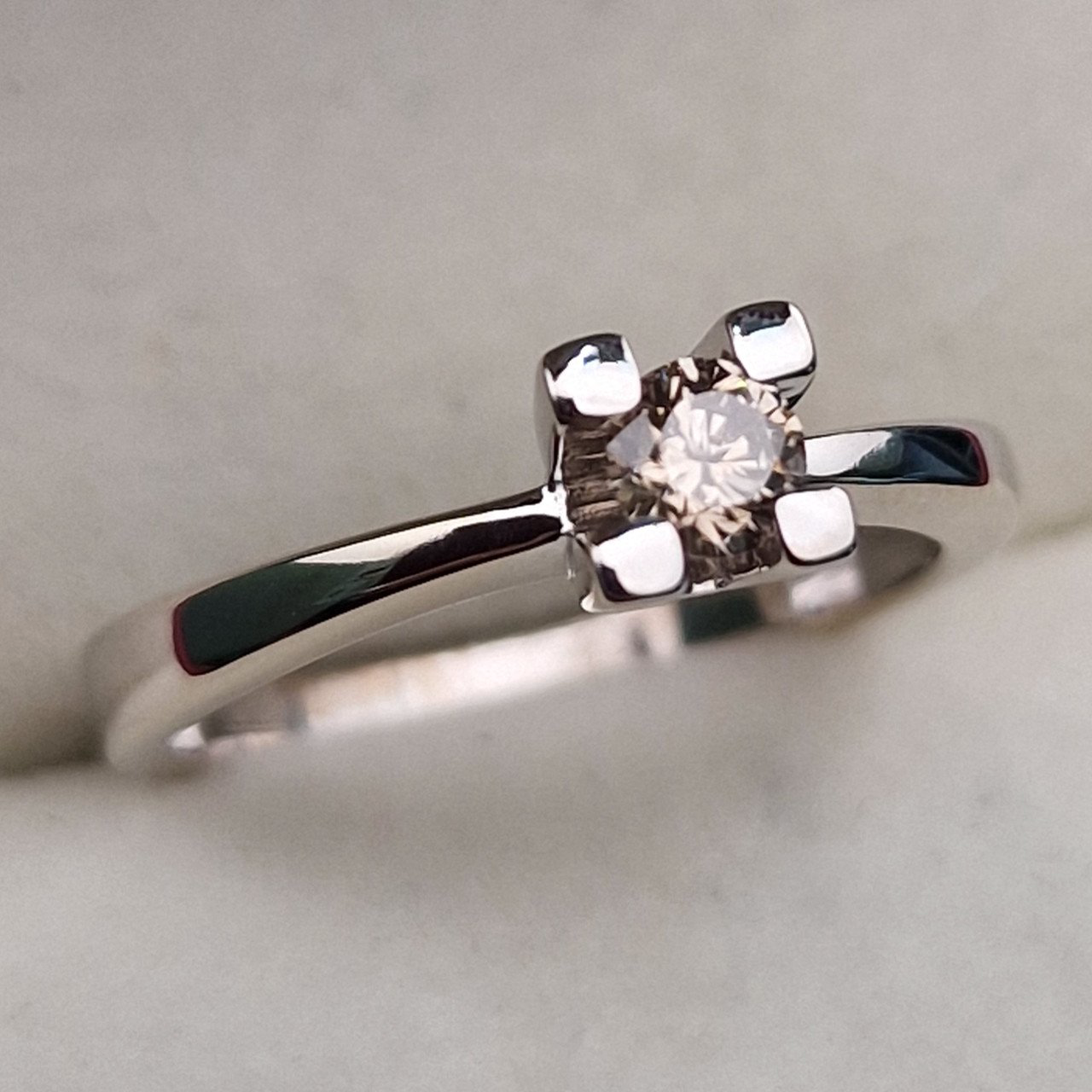 Кольцо Deimantas 101933243 17р 2,85гр 0,23ct. купить,NaN