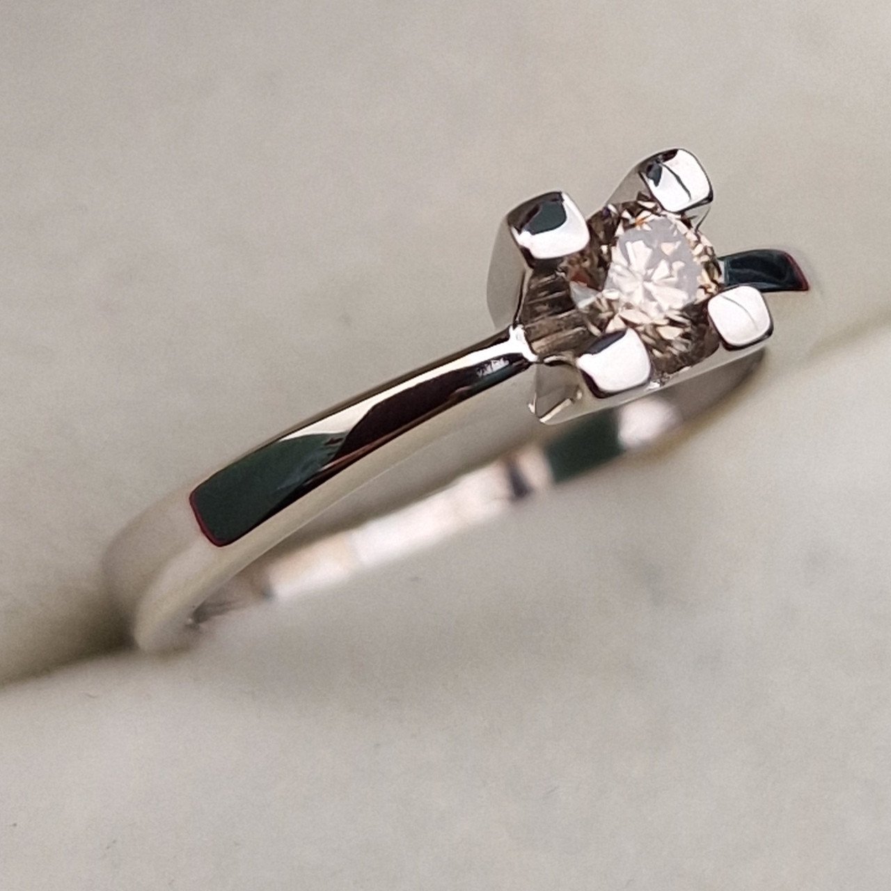 Кольцо Deimantas 101933243 17р 2,85гр 0,23ct. купить,NaN