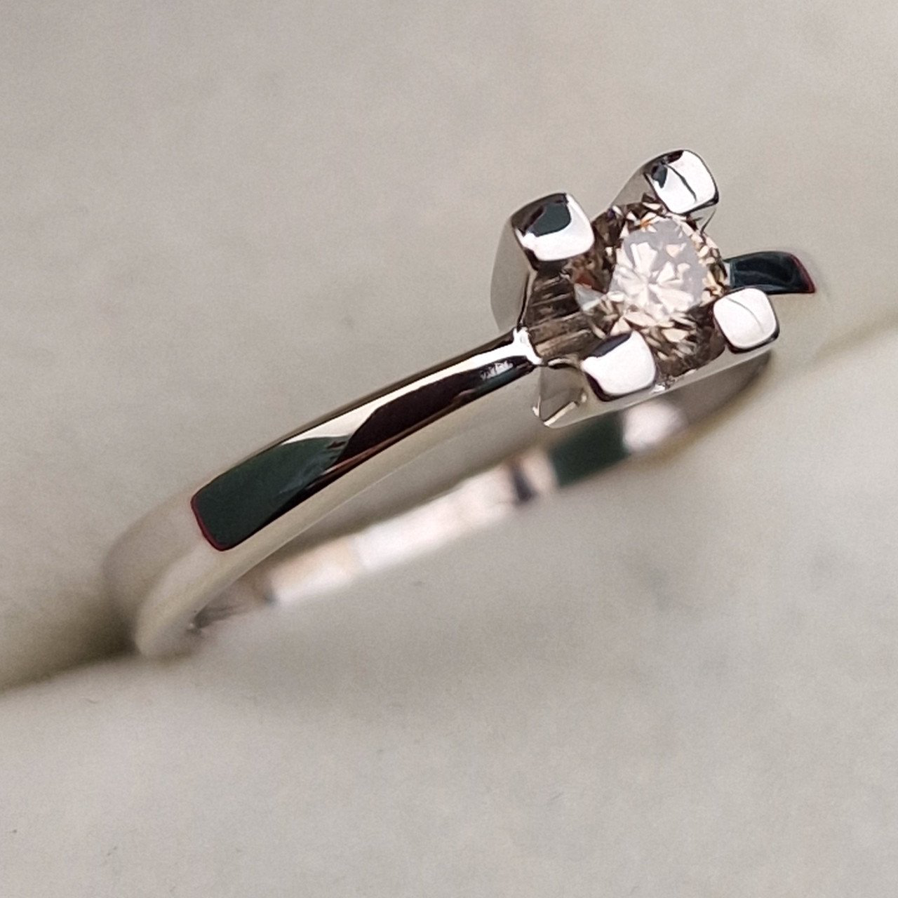 Кольцо Deimantas 101933243 17р 2,85гр 0,23ct. купить,NaN