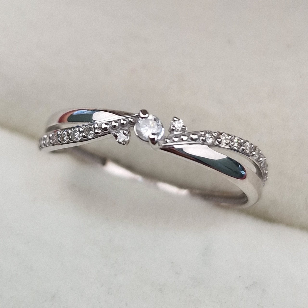 Кольцо Deimantas 101933249 16,5р 0,88гр 0,131ct. купить,NaN